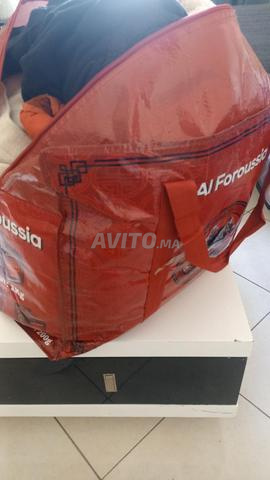 Meubles et vêtements d'occasion