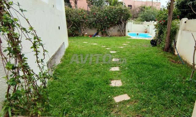 Villa ensoleillée avec piscine