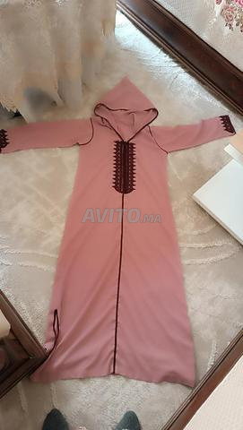 Djellabas magnifiques, encore neufs, à vendre les deux pour 500 DH