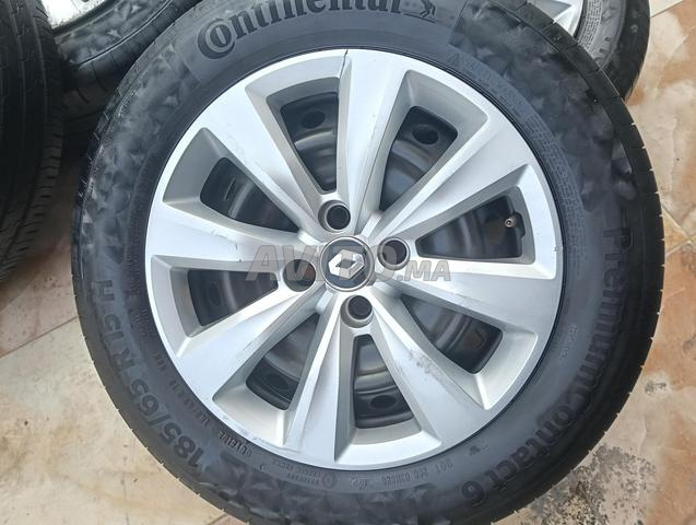 Les 4 pneus et les jwant clio 5