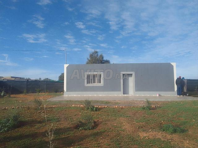 أرض فيها سكن ذو سند ملكية