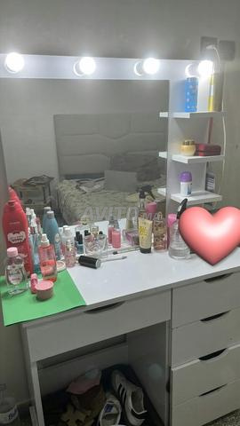 Coiffeuse Lumineuse & Rangement 5 Tiroirs