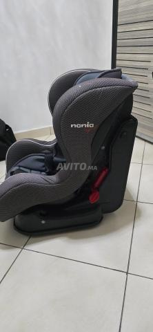 مقعد سيارة للأطفال