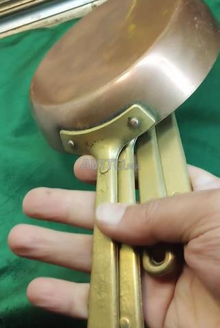 مجموعة من مقالي نحاس احمر قديم في حالة جيدة