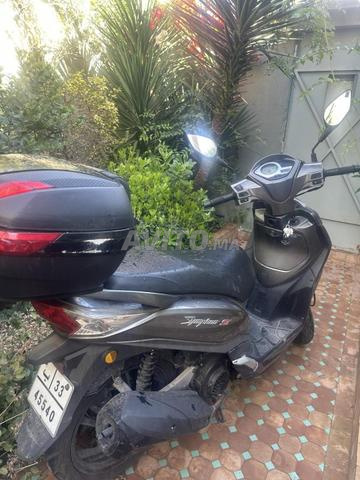 للبيع سكوتر Sym 125cm3 بحالة جيدة جدا