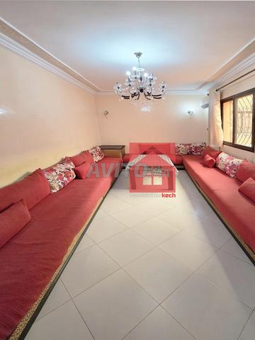 شقة مع تراس للاستئجار شهريًا