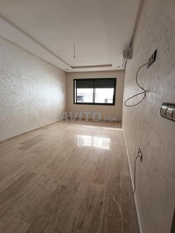 موقع استوديو فيديو مساحتة 70 مترا مربعا.