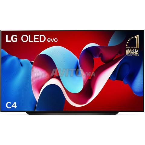 LG OLED EVO 77 C4 EUROPE LIV A DOMICILE