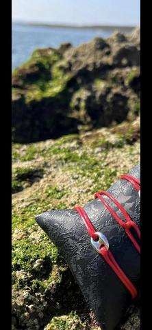 bracelet rouge avec pondentif en acier style café