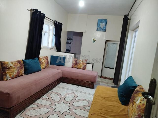 Pour stagiaire, proche du café Les Cerises