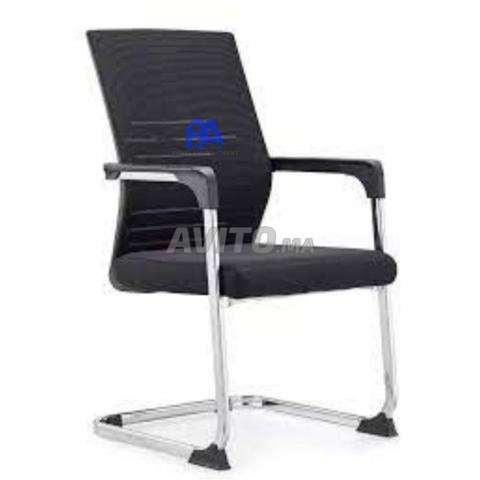 Fauteuil visiteur en tissu mesh avec coque