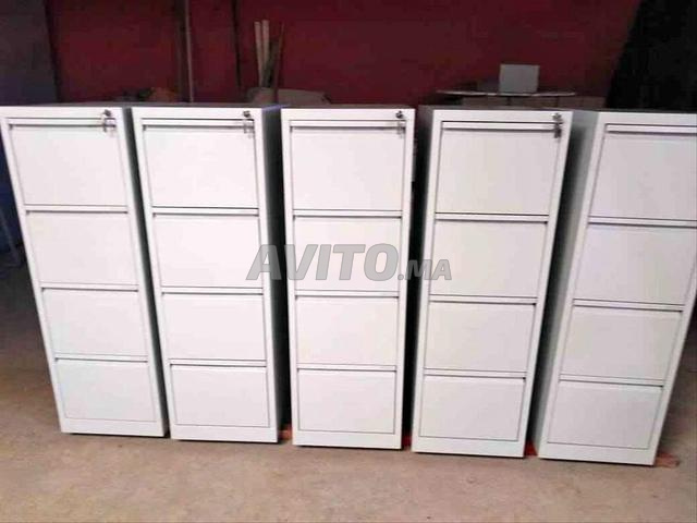 Classeur métallique a 4 tiroirs pour les dossiers