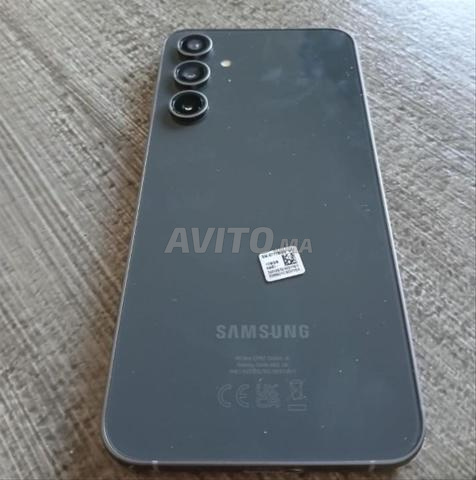 Samsung S23 FE bon état en Gris noir