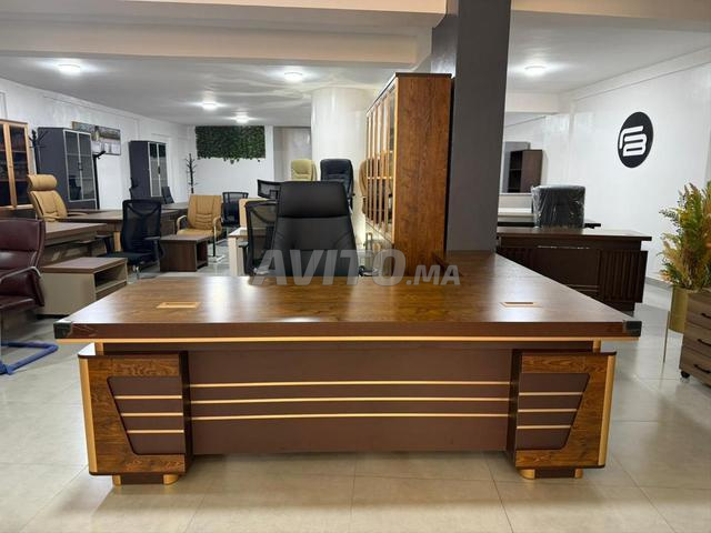 Bureaux importés alliant élégance et durabilité