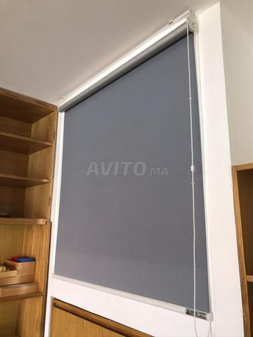 Store enrouleur blackout pour les écoles