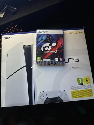 PS5 Slim CD presque neuf avec CD Gran Turismo 7
