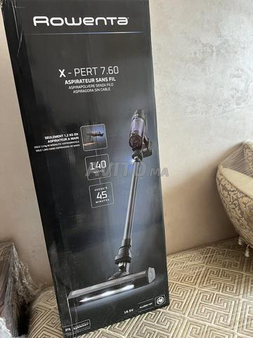 Aspirateur Rowenta neuf jamais utilisé 140W