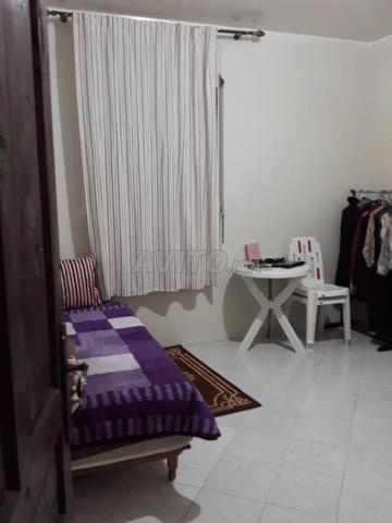 Chambre équipée, cuisine équipée et salle de bain à louer, uniquement pour fille