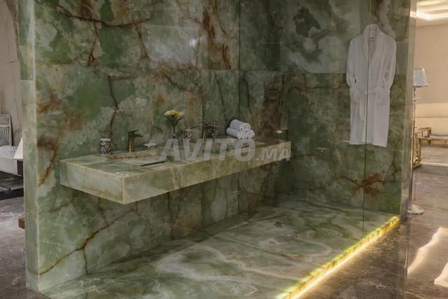 حمام من العقيق الأخضر الفاخر لفيلا فندق