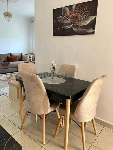 Salle à manger confortable et de haute qualité avec livraison rapide