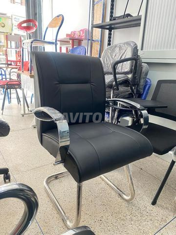 Chaise visiteur en simili cuir — كرسي زائر مريح