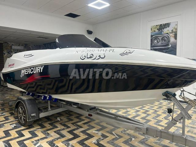 un bateau Mercury 135 ch - 2