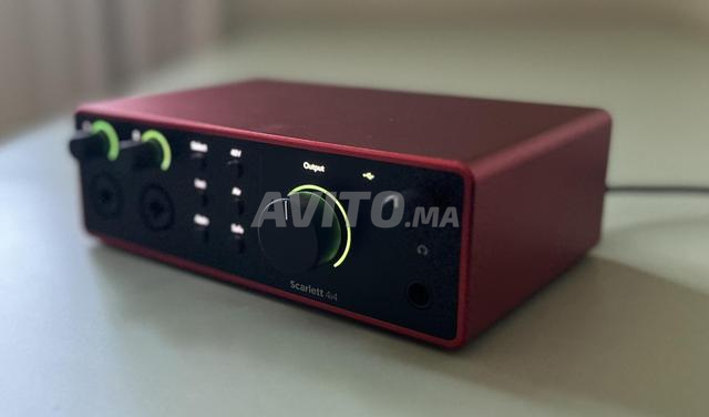 Focusrite Scarlett 4i4 4th Gen وسماعات ATH-M20x