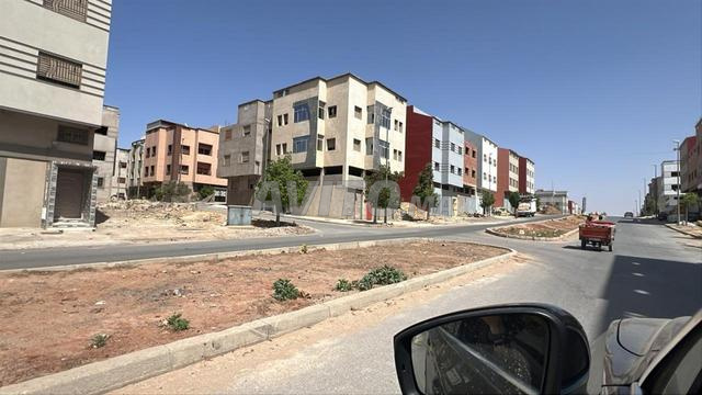 Local commercial avec deux façades dans une grande rue à vendre