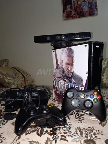 Xbox 360 slim flache مع 2 manette و kinect