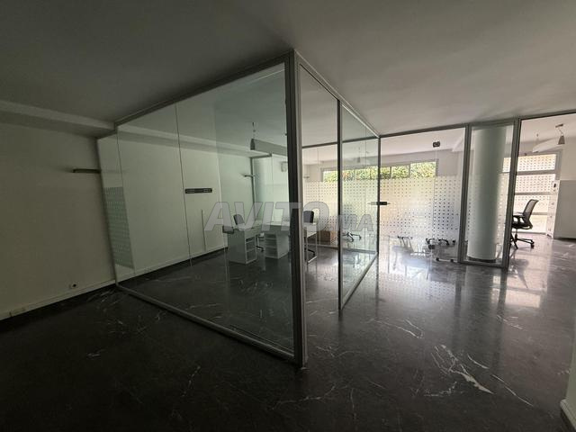 مكتب لنشاط مهني للإيجار