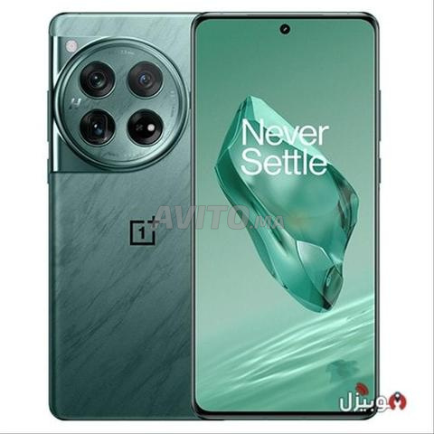 Téléphone One Plus 12 stockage 512 RAM 16 reste 10/10 propre