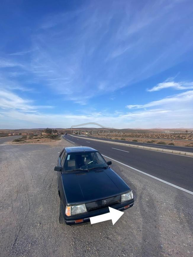 سيارة من نوع r11 للبيع