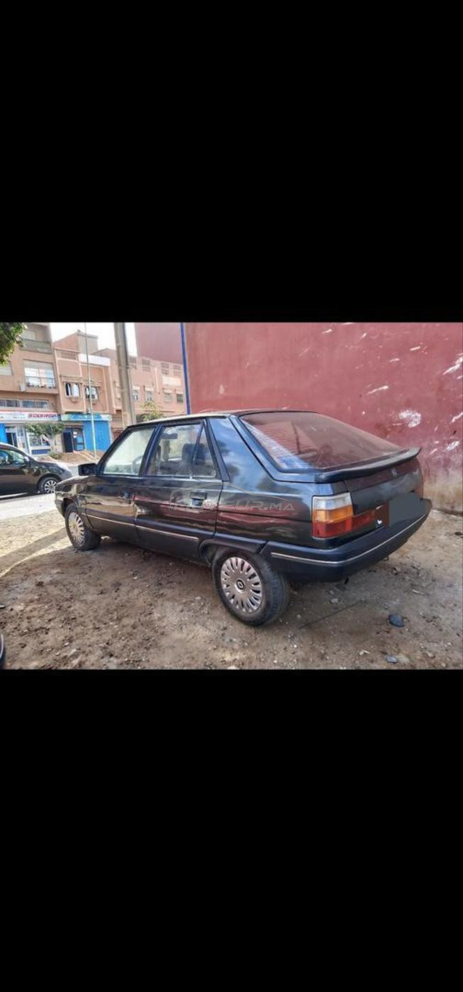 سيارة من نوع r11 للبيع