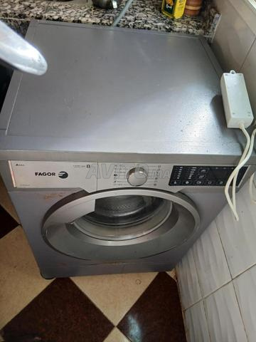 Urgent Machine à laver automatique en bon etat.
