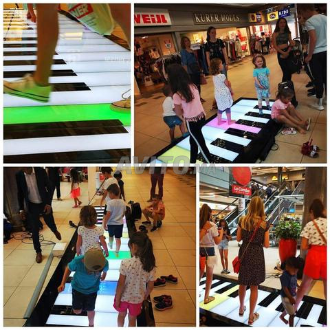 نبيع بيانو عملاق بطول 10 أمتار