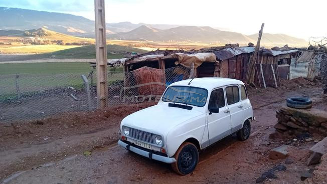 renault 4 essence 