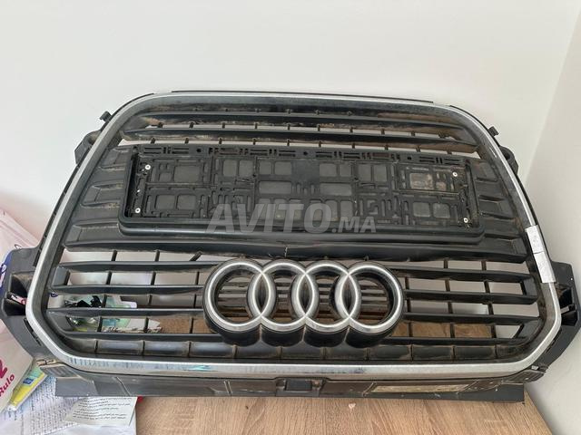 شبك أمامي أصلي أودي A1 - حالة جيدة جدا