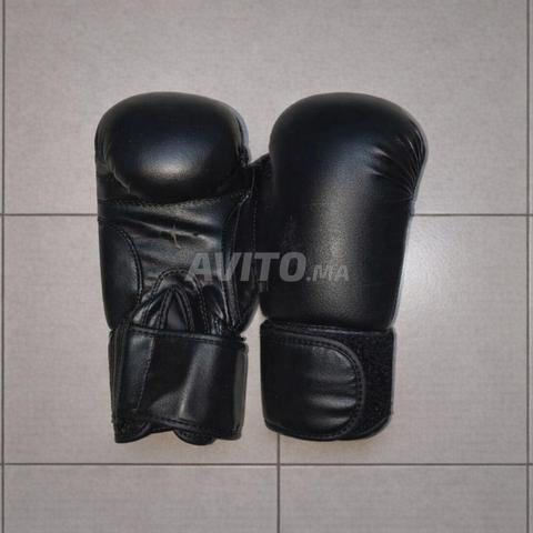 Gants de boxe noirs à vendre.
