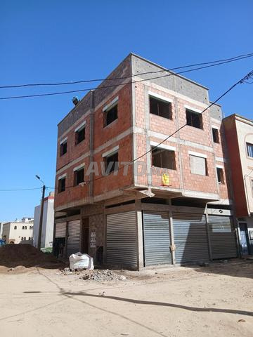 Appartements et locaux commerciaux à vendre - 2