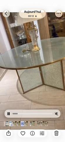 طاولة طعام زجاجية