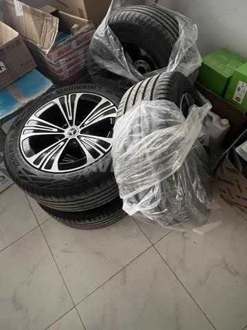 جنوط وإطارات مرسيدس الأصلية - 2