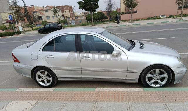 Mercedes Benz 220 avant garde Mazala Bon Etat