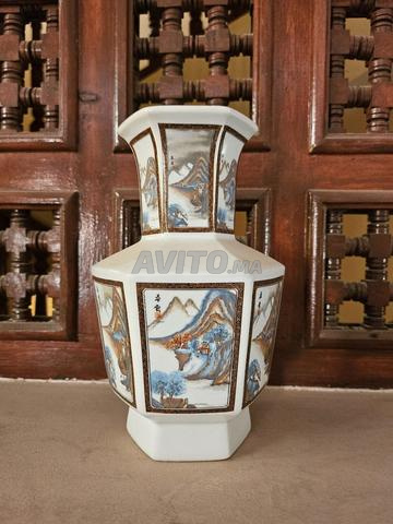 Vase japonais en porcelaine vintage signé