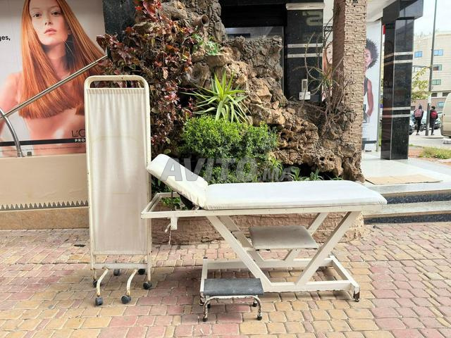 طاولة تدليك و حاجز و مسند للقدم