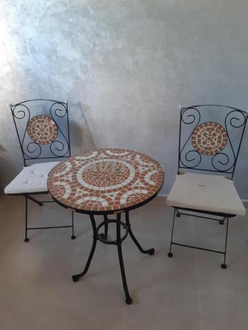 طاولة للبيع