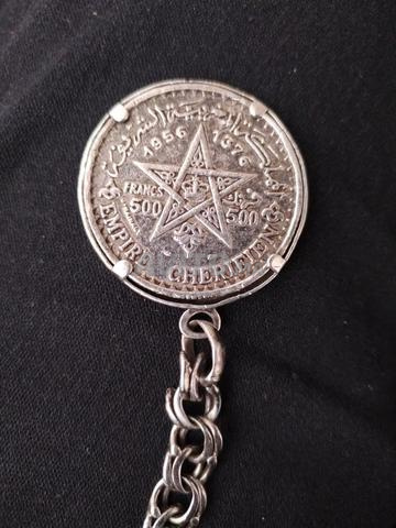 قلادة فضية أثرية تعود لسنة 1956