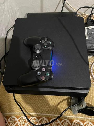 بلاي ستيشن 4 سليم مفلاش 1 تيرابايت مع ذراع تحكم واحدة فيه الألعاب