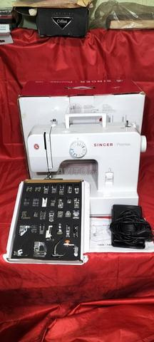 ماكينة خياطة سنجر مع 32 ملحق