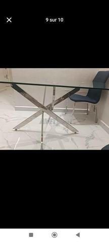 طاولة طعام وكراسي