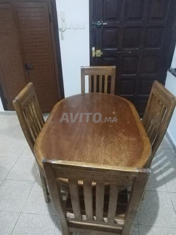 طاولة طعام كبيرة مع 4 كراسي خشب مصمت